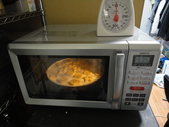 600Wのオーブンで20～25分ほど焼く